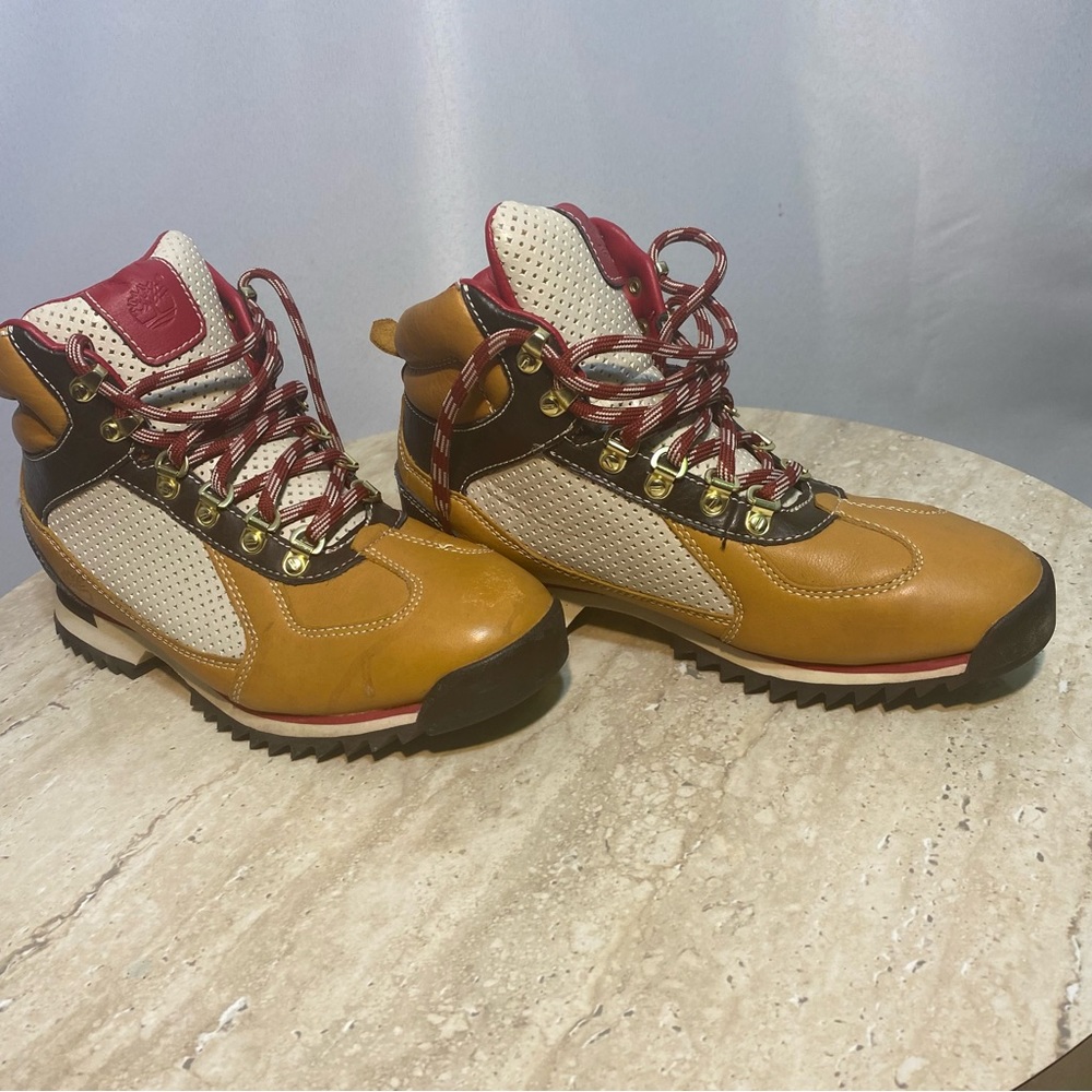 Timberland Womens Boots Size 8M.